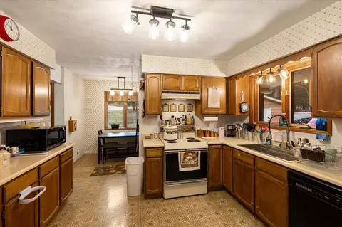 Kitchen - 250 Sunny Side Dr, Libby, MT 59923 photo 4 of 6