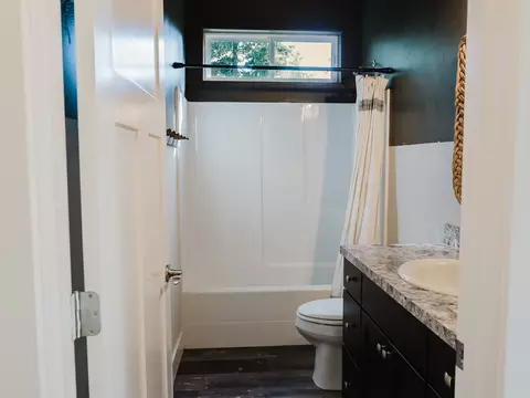 Bath - 13583 Rising Wolf Dr, Bigfork, MT 59911 photo 1 of 3