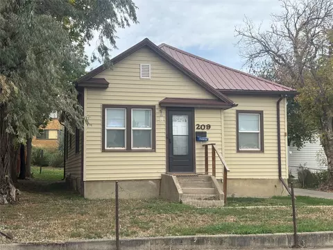 209 Montana Ave, Shelby, MT 59474