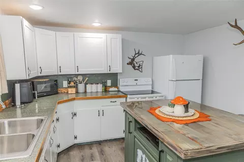 Kitchen - 61 Evergreen St, Libby, MT 59923 photo 2 of 2