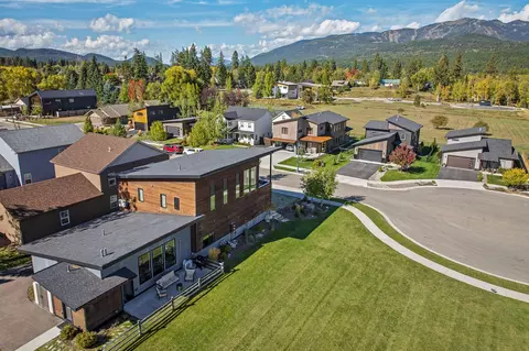 751 Cottonwood Ct, Whitefish, MT 59937