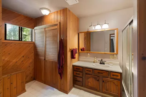 Bath - 4955 Foothill Rd, Bigfork, MT 59911 photo 1 of 2