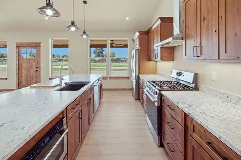 Kitchen - 206 Lore Ln, Hamilton, MT 59840 photo 5 of 8