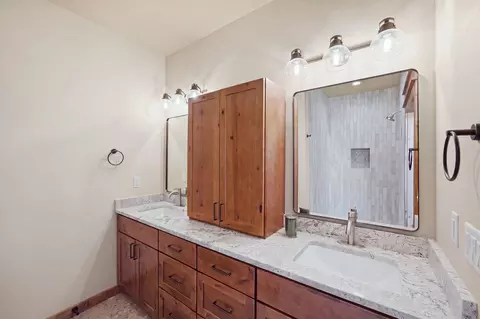 Bath - 206 Lore Ln, Hamilton, MT 59840 photo 2 of 6