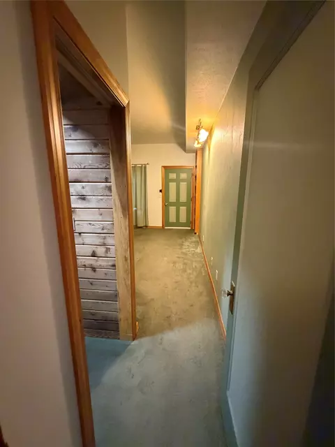 Entry Way - 105 Broadway St, Augusta, MT 59410 photo 3 of 10
