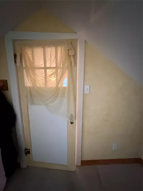 Entry Way - 105 Broadway St, Augusta, MT 59410 photo 8 of 10