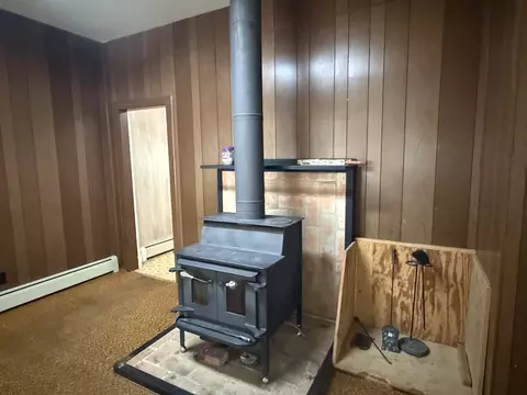 Living - 509 S 3rd St, Hamilton, MT 59840 photo 5 of 9