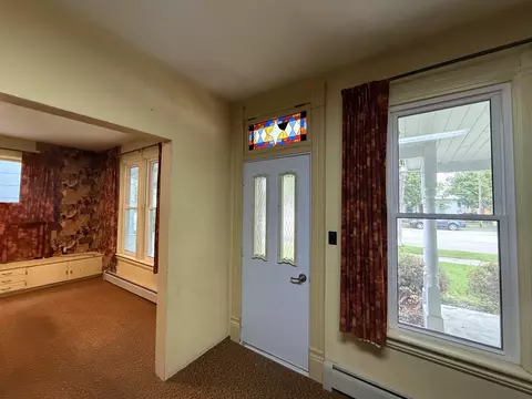 Entry Way - 509 S 3rd St, Hamilton, MT 59840 photo 2 of 5