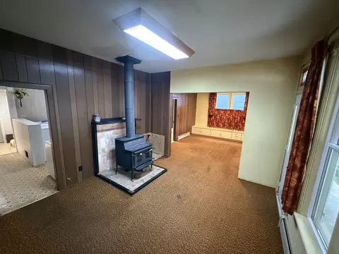 Living - 509 S 3rd St, Hamilton, MT 59840 photo 4 of 9