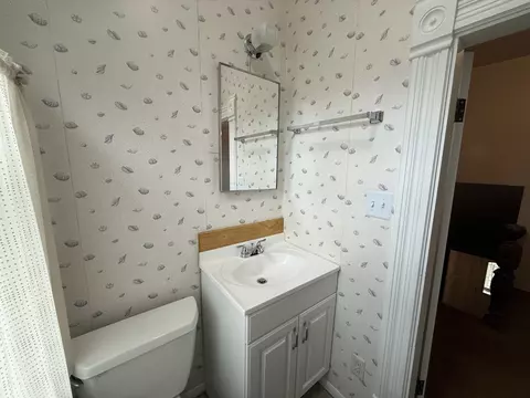 Bath - 509 S 3rd St, Hamilton, MT 59840 photo 3 of 4