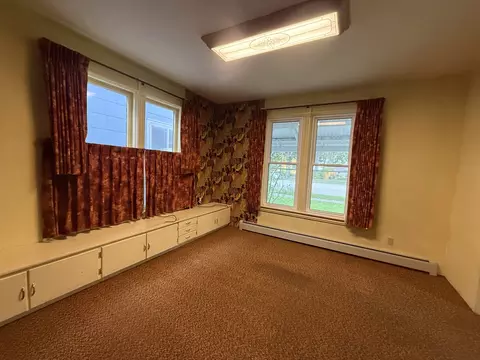 Living - 509 S 3rd St, Hamilton, MT 59840 photo 9 of 9