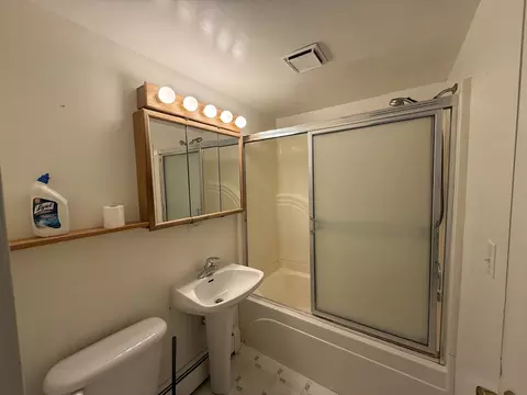 Bath - 509 S 3rd St, Hamilton, MT 59840 photo 1 of 4