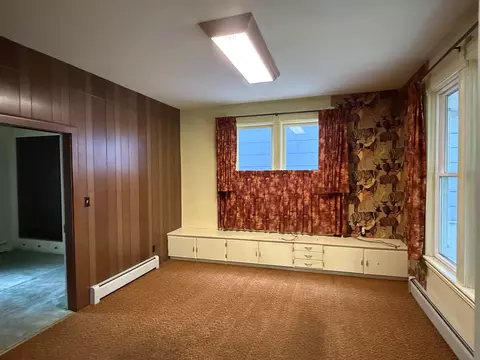 Living - 509 S 3rd St, Hamilton, MT 59840 photo 8 of 9