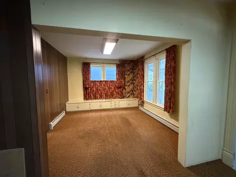Living - 509 S 3rd St, Hamilton, MT 59840 photo 6 of 9