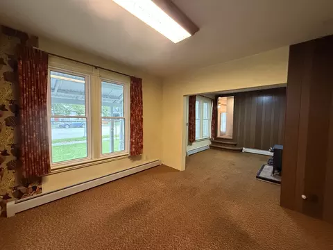 Living - 509 S 3rd St, Hamilton, MT 59840 photo 7 of 9