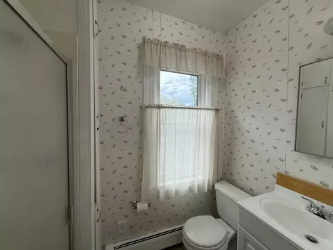 Bath - 509 S 3rd St, Hamilton, MT 59840 photo 4 of 4