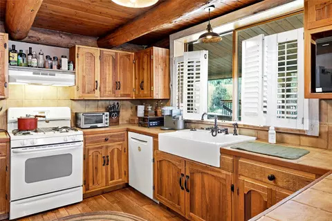 Kitchen - 62564 Us Hwy 2, Libby, MT 59923 photo 2 of 3