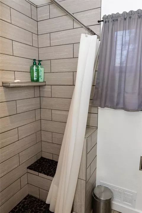 Bath - 507 Nevada Ave, Libby, MT 59923 photo 3 of 5