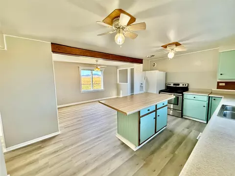 Kitchen - 15 Big Sky Pl, Cascade, MT 59421 photo 4 of 6
