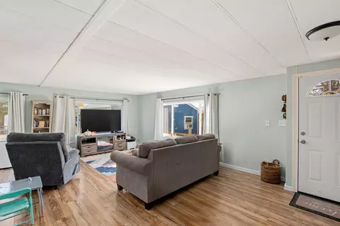 Living - 107 4th St N, Cascade, MT 59421 photo 1 of 2