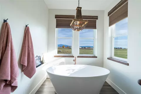 Bath - 135 Equestrian Ln, Kalispell, MT 59901 photo 2 of 6