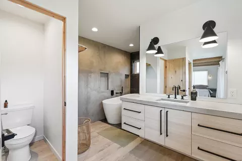 Bath - 25567 Three Moon Dr, Elmo, MT 59915 photo 2 of 4