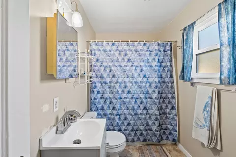 Bath - 1236 5th Ave E, Kalispell, MT 59901 photo 2 of 2