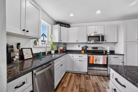 Kitchen - 522 Sparrow Rd, Kalispell, MT 59901 photo 8 of 10