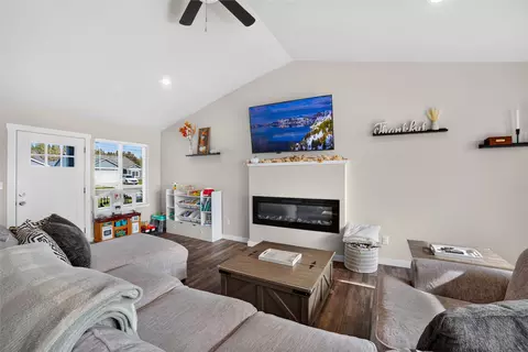 Living - 522 Sparrow Rd, Kalispell, MT 59901 photo 1 of 2