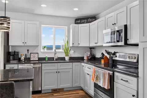 Kitchen - 522 Sparrow Rd, Kalispell, MT 59901 photo 4 of 10