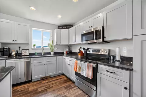 Kitchen - 522 Sparrow Rd, Kalispell, MT 59901 photo 9 of 10
