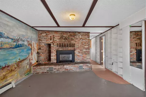 Living - 39 Hubbard Ln, Boulder, MT 59632 photo 3 of 4
