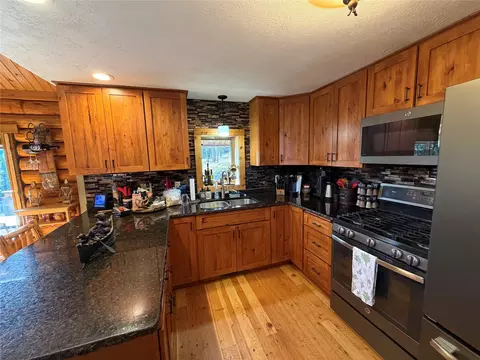 Kitchen - 32 Mortimer Gulch Rd, Augusta, MT 59410 photo 3 of 4