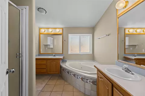 Bath - 1873 Jack Rabbit Ln, Whitehall, MT 59759 photo 1 of 3