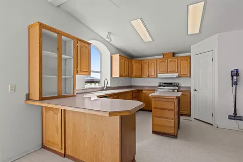 Kitchen - 1873 Jack Rabbit Ln, Whitehall, MT 59759 photo 3 of 5