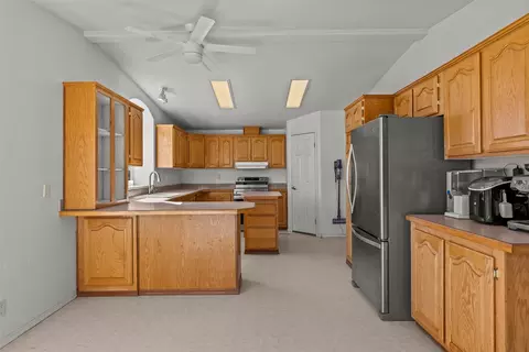 Kitchen - 1873 Jack Rabbit Ln, Whitehall, MT 59759 photo 2 of 5