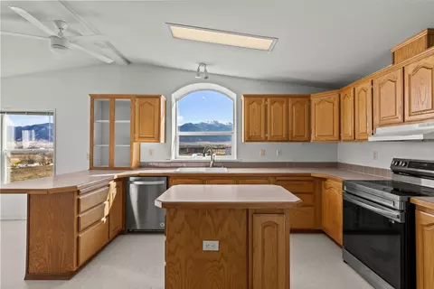 Kitchen - 1873 Jack Rabbit Ln, Whitehall, MT 59759 photo 4 of 5