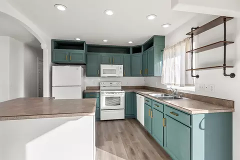 Kitchen - 8277 Eagle Dr, Helena, MT 59602 photo 2 of 3