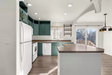 Kitchen - 8277 Eagle Dr, Helena, MT 59602 photo 3 of 3