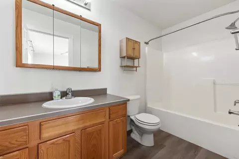 Bath - 8277 Eagle Dr, Helena, MT 59602 photo 2 of 2