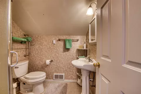 Bath - 560 Camas Creek Loop, Hamilton, MT 59840 photo 3 of 3