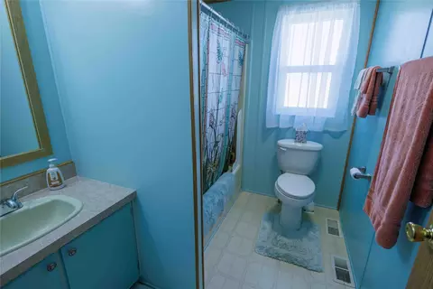 Bath - 1110 5th St E, Polson, MT 59860 photo 5 of 6