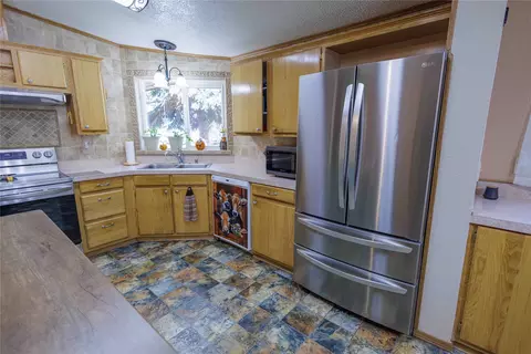 Kitchen - 1110 5th St E, Polson, MT 59860 photo 4 of 6