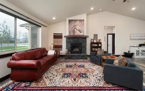 54 Pioneer Crossing Blvd, Manhattan, MT 59741