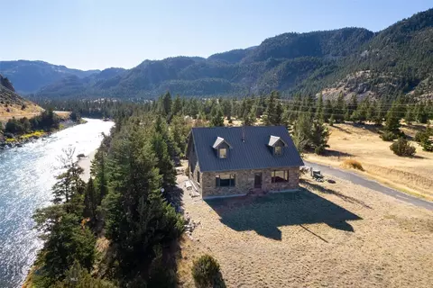 1822 Old Yellowstone Trl S, Gardiner, MT 59030