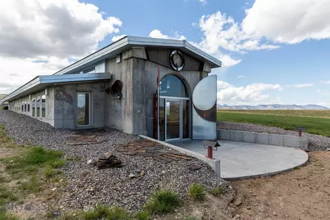 8600 Old Yellowstone Trl, Willow Creek, MT 59760