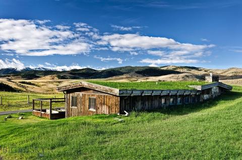 140 Cowboy Trl, Gallatin Gateway, MT 59730
