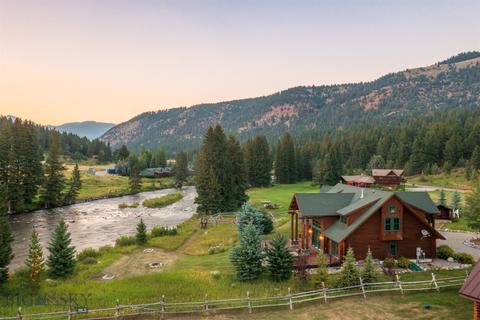 220 Rainbow Ranch Rd, Gallatin Gateway, MT 59730