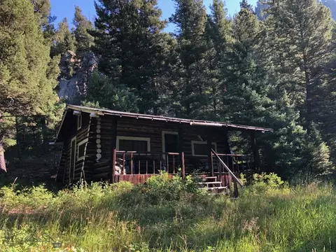 57960 Gallatin Rd, Gallatin Gateway, MT 59730