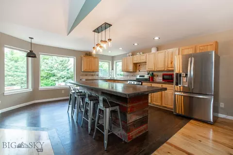 169 Red Barn Dr, Belgrade, MT 59714